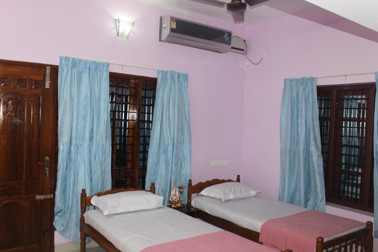 Puthenchirayil Homestay Thiruvananthapuram Exteriör bild